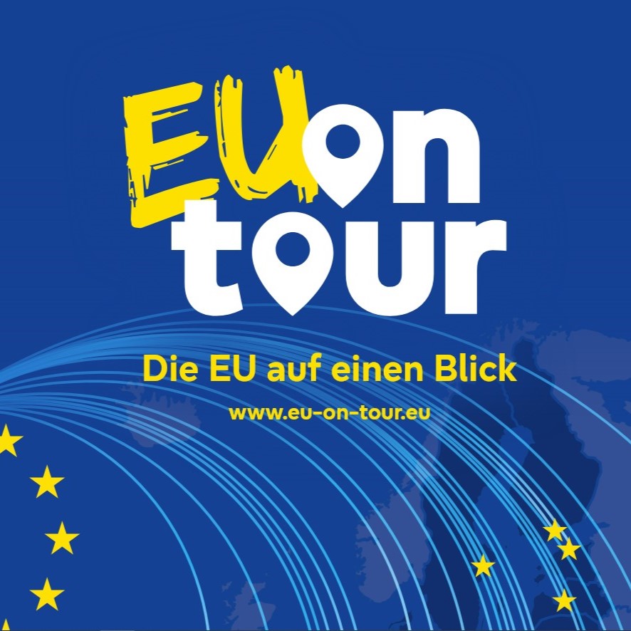 Eine Ankündigung, dass die Wanderausstellung EU on tour vom 28. August bis zum 18. September 2025 im Kloster Wiedenbrück zu sehen ist.