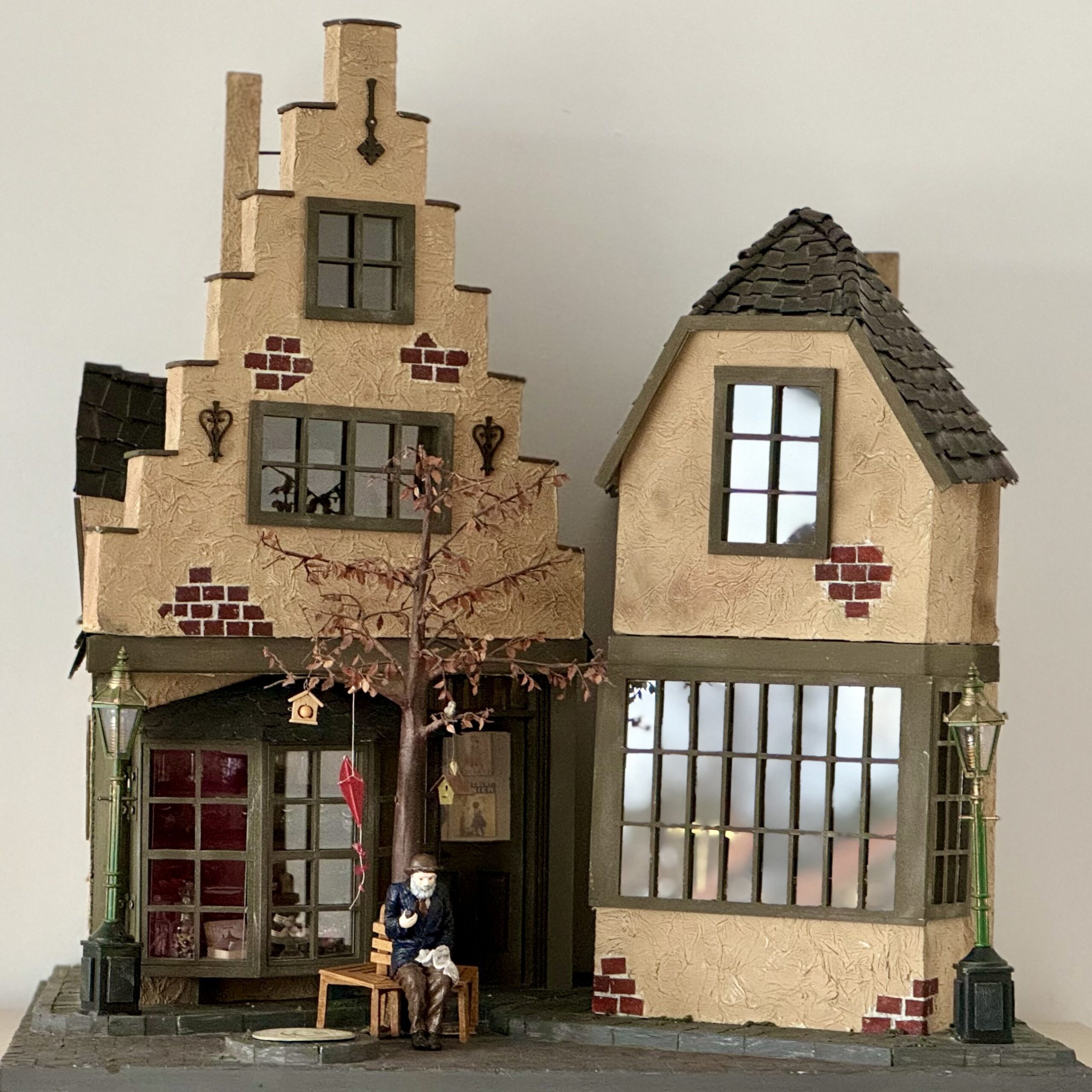 Gisela Walkenhorst stellt vom 16. November bis 16. Dezember 2026 ihre Miniaturen im Ausstellungsflur des Klosters aus.