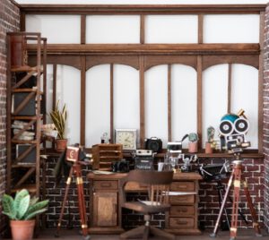 Eine Ankündigung, dass Gisela Walkenhorst vom 24.11. bis 20.12.2025 ihre Ausstellung "WInzige Welten" im Kloster Wiedenbrück zeigt.