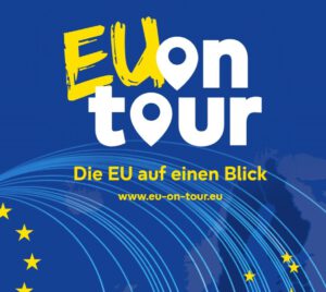Eine Ankündigung, dass die Wanderausstellung EU on tour vom 28. August bis zum 18. September 2025 im Kloster Wiedenbrück zu sehen ist.